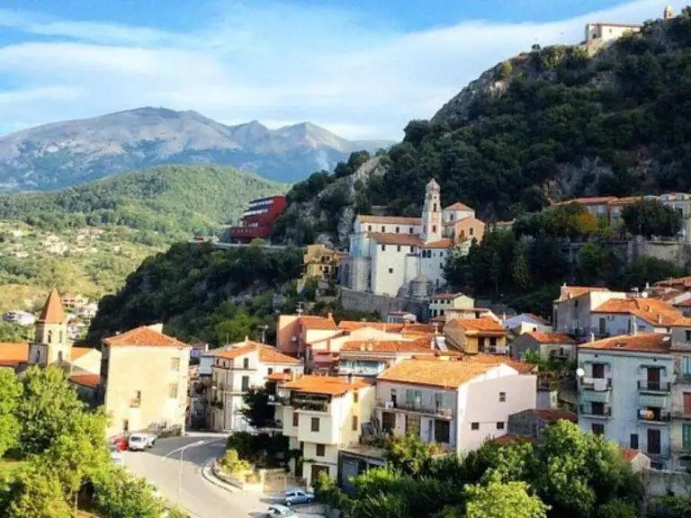Lauria: House for 1 euro in the mountains of Italy